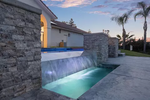 Exterior - 187 High Sierra Dr, Exeter, CA 93221 photo 12 of 14