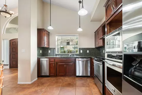 Kitchen - 187 High Sierra Dr, Exeter, CA 93221 photo 3 of 3
