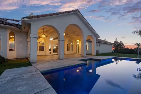Exterior - 187 High Sierra Dr, Exeter, CA 93221 photo 7 of 14