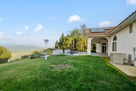 Exterior - 187 High Sierra Dr, Exeter, CA 93221 photo 4 of 14
