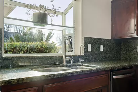 Bath - 187 High Sierra Dr, Exeter, CA 93221 photo 3 of 3