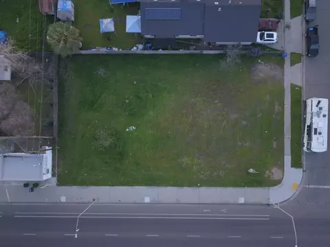 3086 E Lamona Ave, Fresno, CA 93703
