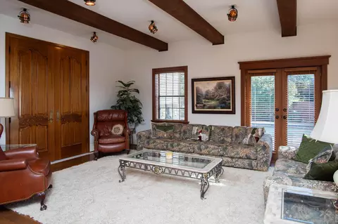 Living - 18301 Rd 256, Strathmore, CA 93267 photo 2 of 3