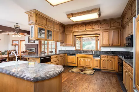 Kitchen - 18301 Rd 256, Strathmore, CA 93267 photo 2 of 2