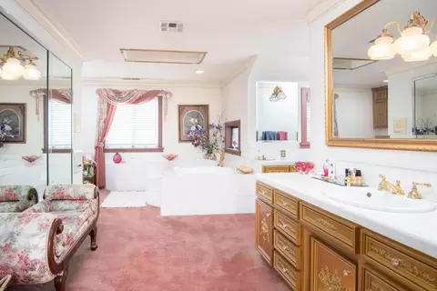 Bath - 18301 Rd 256, Strathmore, CA 93267 photo 3 of 5