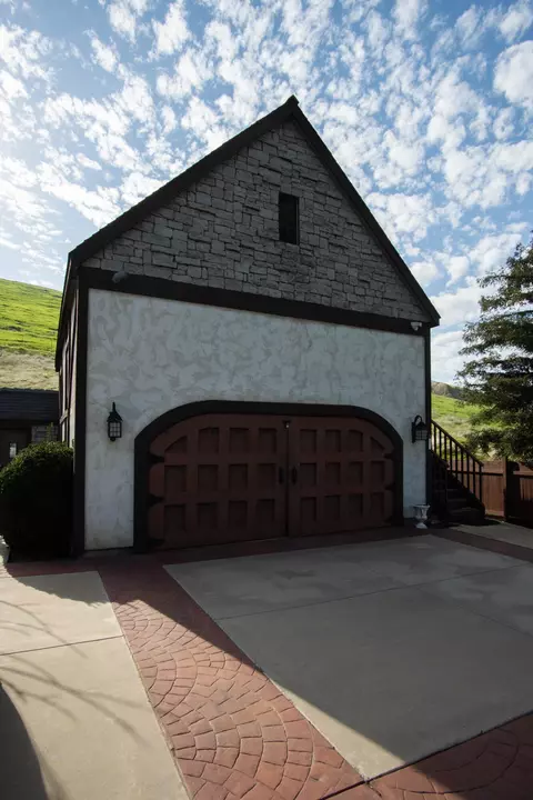 Exterior - 18301 Rd 256, Strathmore, CA 93267 photo 4 of 17