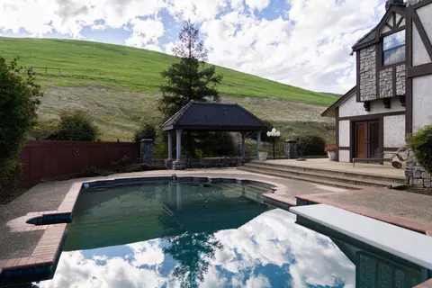 Exterior - 18301 Rd 256, Strathmore, CA 93267 photo 9 of 17