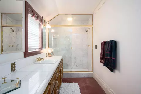 Bath - 18301 Rd 256, Strathmore, CA 93267 photo 5 of 5