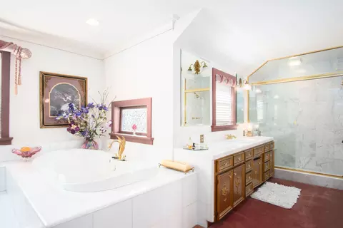 Bath - 18301 Rd 256, Strathmore, CA 93267 photo 4 of 5