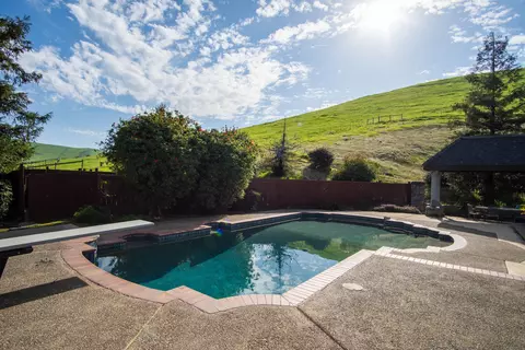 Exterior - 18301 Rd 256, Strathmore, CA 93267 photo 10 of 17