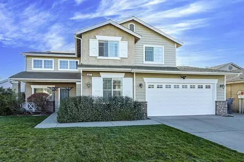 871 W Millbrook St, Hanford, CA 93230