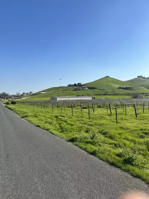 29557 Mehrten Dr, Exeter, CA 93221 photo 2