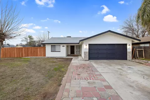 360 Crestwood Ave, Woodlake, CA 93286