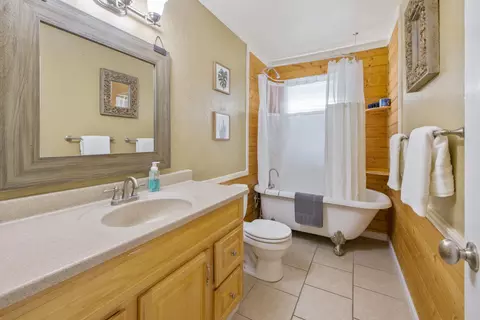 Bath - 43662 Washburn Dr, Three Rivers, CA 93271 photo 1 of 4