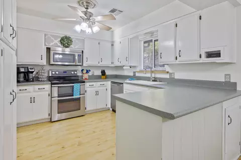 Kitchen - 43662 Washburn Dr, Three Rivers, CA 93271 photo 1 of 3