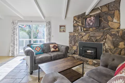 Living - 43662 Washburn Dr, Three Rivers, CA 93271 photo 2 of 7