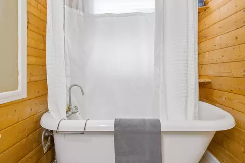 Bath - 43662 Washburn Dr, Three Rivers, CA 93271 photo 2 of 4