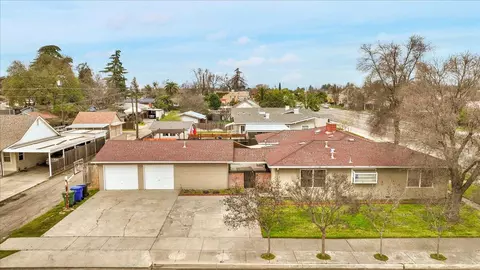 215 N Alta Ave, Dinuba, CA 93618