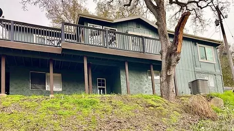 45832 Sierra Dr #B, Three Rivers, CA 93271