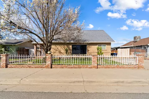 520 W Bardsley Ave, Tulare, CA 93274