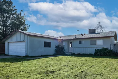 8575 Eddy St, Hanford, CA 93230 photo 3