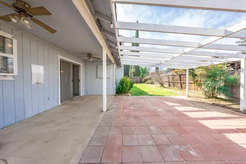 2139 S Conyer Ct, Visalia, CA 93277 photo 22