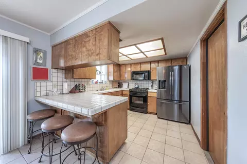 2139 S Conyer Ct, Visalia, CA 93277 photo 7