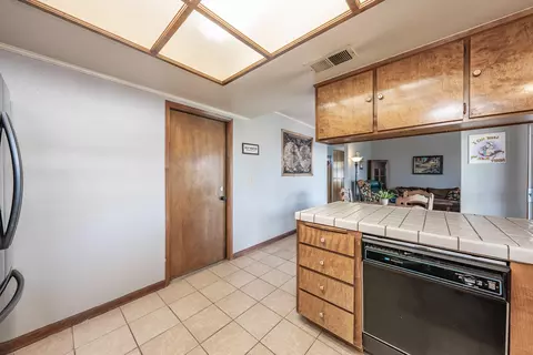 2139 S Conyer Ct, Visalia, CA 93277 photo 10