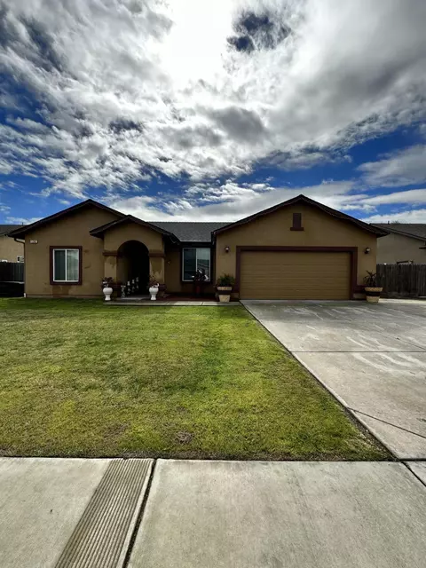 1282 Fort Worth Ave, Dinuba, CA 93618