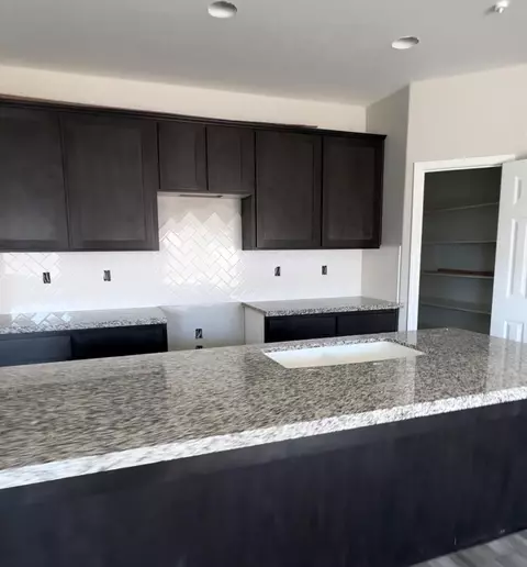 2236 S Edison St, Visalia, CA 93292 photo 4