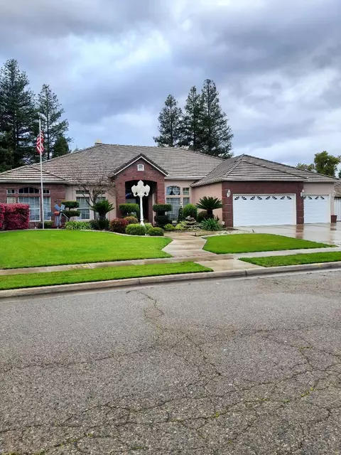 624 E Callie Ave, Tulare, CA 93274