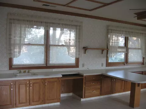 Kitchen - 41425 E Mynatt Dr, Three Rivers, CA 93271 photo 7 of 9