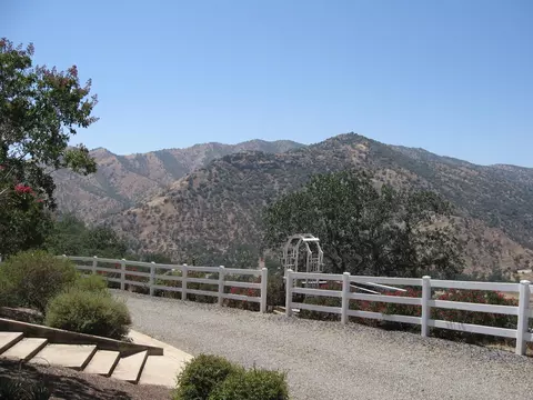 Exterior - 41425 E Mynatt Dr, Three Rivers, CA 93271 photo 5 of 14
