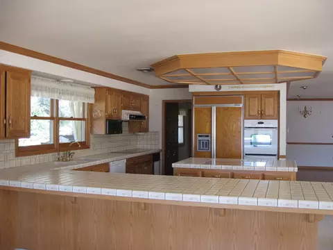 Kitchen - 41425 E Mynatt Dr, Three Rivers, CA 93271 photo 5 of 9