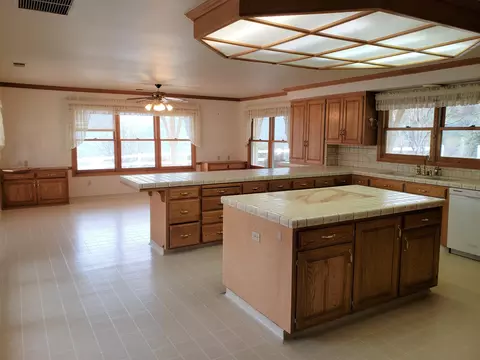 Kitchen - 41425 E Mynatt Dr, Three Rivers, CA 93271 photo 1 of 9