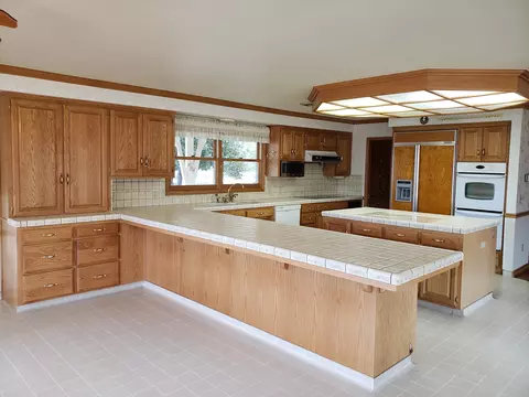 Kitchen - 41425 E Mynatt Dr, Three Rivers, CA 93271 photo 3 of 9