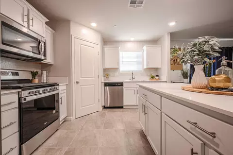 1028 E Cameron Ave #1122, Visalia, CA 93292 photo 4