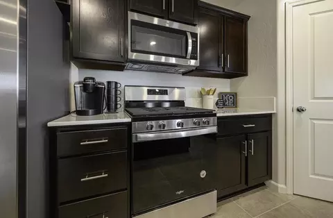 Kitchen - 1048 E Cameron Ave #1124, Visalia, CA 93292 photo 3 of 4