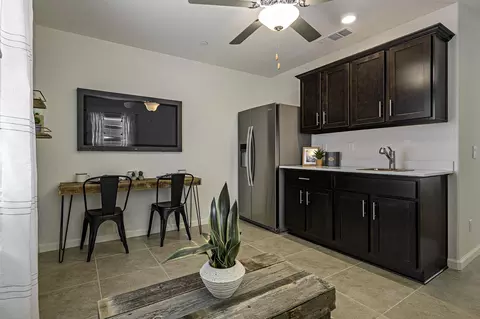 Kitchen - 1048 E Cameron Ave #1124, Visalia, CA 93292 photo 4 of 4
