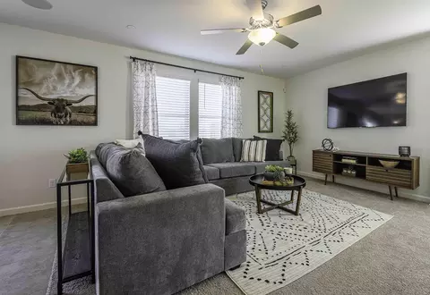 Living - 1048 E Cameron Ave #1124, Visalia, CA 93292 photo 2 of 5