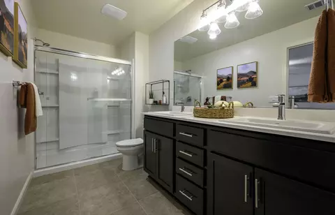 Bath - 1048 E Cameron Ave #1124, Visalia, CA 93292 photo 2 of 6