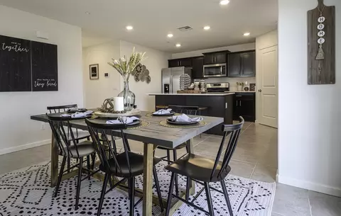 Dining - 1048 E Cameron Ave #1124, Visalia, CA 93292 photo 1 of 2