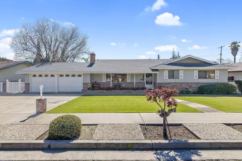253 E Colonial Cir, Tulare, CA 93274