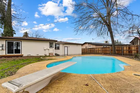 Exterior - 147 E Sandra Ave, Tulare, CA 93274 photo 7 of 8