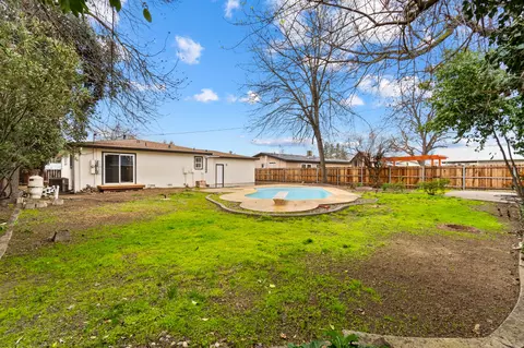 Exterior - 147 E Sandra Ave, Tulare, CA 93274 photo 8 of 8