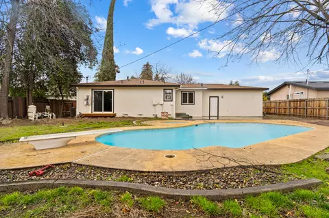 Exterior - 147 E Sandra Ave, Tulare, CA 93274 photo 6 of 8