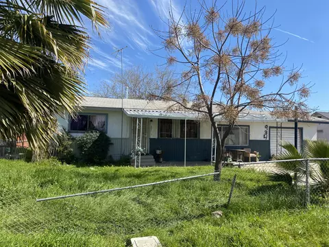 934 S Elm St, Pixley, CA 93256