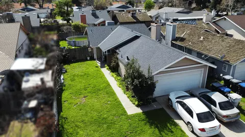 2519 E Parker Ct, Visalia, CA 93292