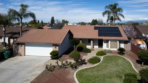 2030 W Garden Ln, Porterville, CA 93257