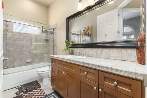Bath - 3102 Burl Ave, Clovis, CA 93611 photo 4 of 4